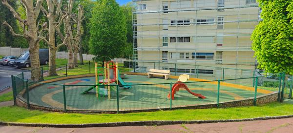 À Combs-la-Ville – Bel Appartement 3 pièces de 66 m² dans belle résidence arborée, au dernier étage (4/4) avec parking couvert et cave