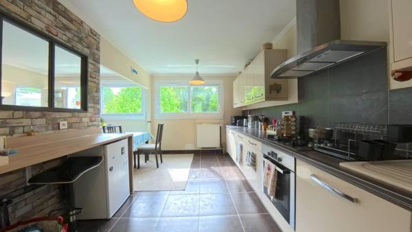 À Combs-la-Ville – Bel Appartement 3 pièces de 66 m² dans belle résidence arborée, au dernier étage (4/4) avec parking couvert et cave