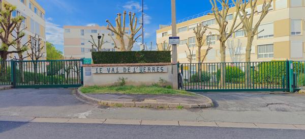 À Combs-la-Ville – Bel Appartement 3 pièces de 66 m² dans belle résidence arborée, au dernier étage (4/4) avec parking couvert et cave