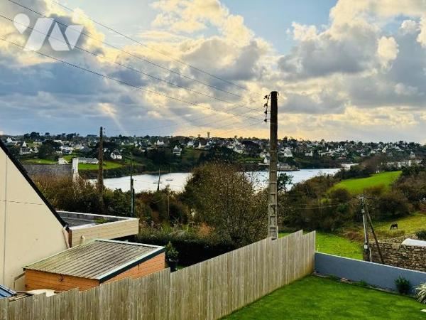 Belle maison Contemporaine édifiée en 2018 à 200 mètres de l'aber Benoît.

Construction de st...