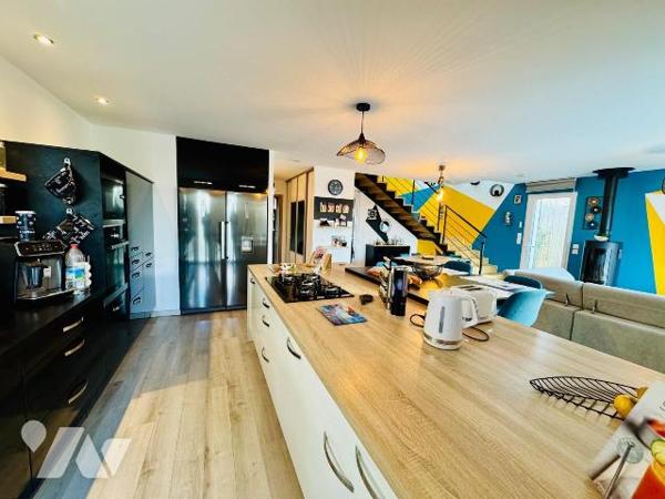 Belle maison Contemporaine édifiée en 2018 à 200 mètres de l'aber Benoît.

Construction de st...