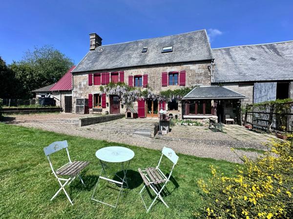 Maison en pierre de 244 m2 habitables avec chambres d'hôtes et 8500 m2 terrain à vendre CHAMP DU BOULT (14)