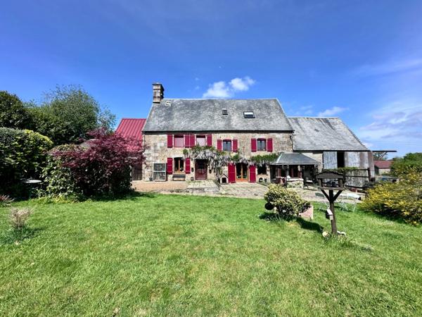 Maison en pierre de 244 m2 habitables avec chambres d'hôtes et 8500 m2 terrain à vendre CHAMP DU BOULT (14)