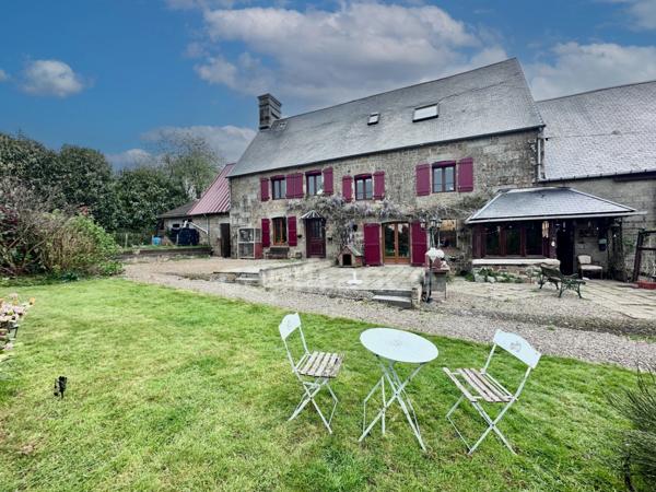 Maison en pierre de 244 m2 habitables avec chambres d'hôtes et 8500 m2 terrain à vendre CHAMP DU BOULT (14)