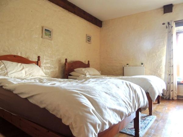 Maison en pierre de 244 m2 habitables avec chambres d'hôtes et 8500 m2 terrain à vendre CHAMP DU BOULT (14)