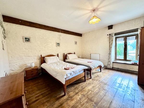 Maison en pierre de 244 m2 habitables avec chambres d'hôtes et 8500 m2 terrain à vendre CHAMP DU BOULT (14)