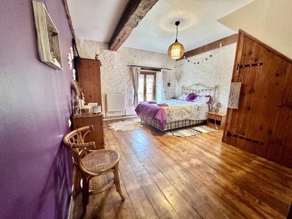 Maison en pierre de 244 m2 habitables avec chambres d'hôtes et 8500 m2 terrain à vendre CHAMP DU BOULT (14)