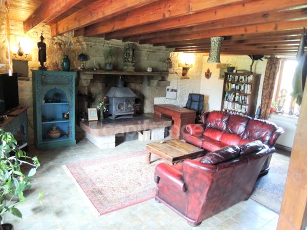 Maison en pierre de 244 m2 habitables avec chambres d'hôtes et 8500 m2 terrain à vendre CHAMP DU BOULT (14)