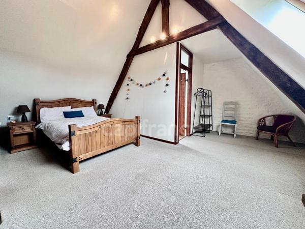 Maison en pierre de 244 m2 habitables avec chambres d'hôtes et 8500 m2 terrain à vendre CHAMP DU BOULT (14)