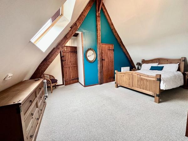 Maison en pierre de 244 m2 habitables avec chambres d'hôtes et 8500 m2 terrain à vendre CHAMP DU BOULT (14)