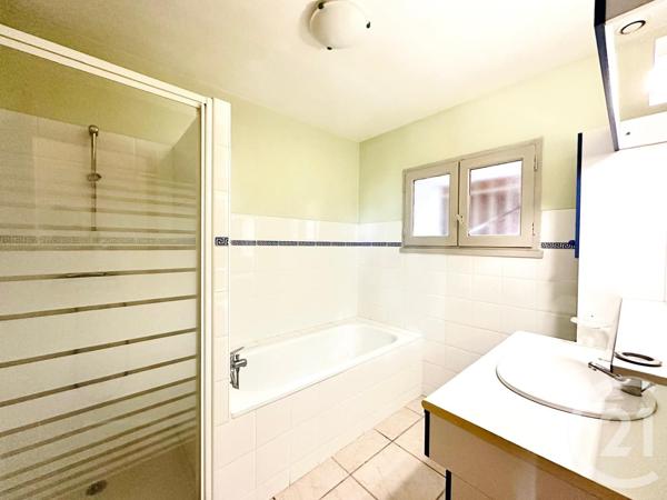 Maison à vendre  5 pièces - 185 m 2   BERSON  - 33