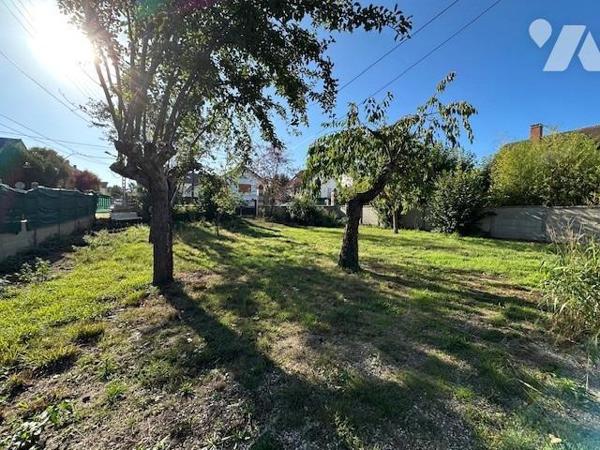 Terrain à bâtir d'une superficie de 352 m² (division en cours), en angle de rue, secteur gare de la