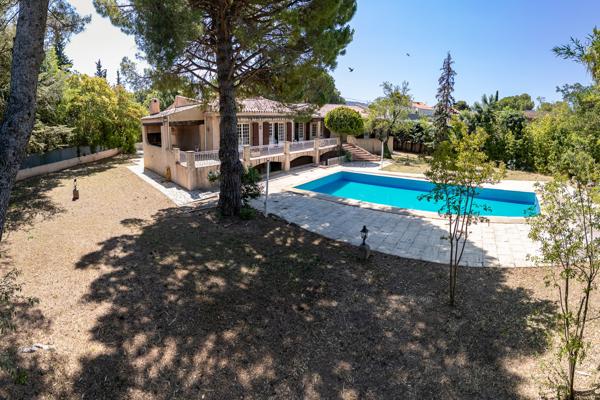 Maison 6 pièces - 219 m²