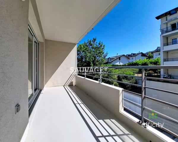 Appartement
         2 pièces
        - 44 m² Exclusivité 215 000 € *