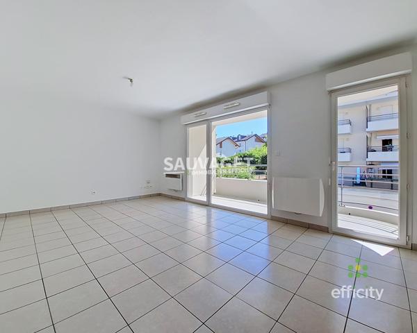 Appartement
         2 pièces
        - 44 m² Exclusivité 215 000 € *