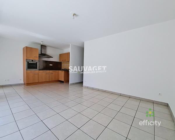 Appartement
         2 pièces
        - 44 m² Exclusivité 215 000 € *