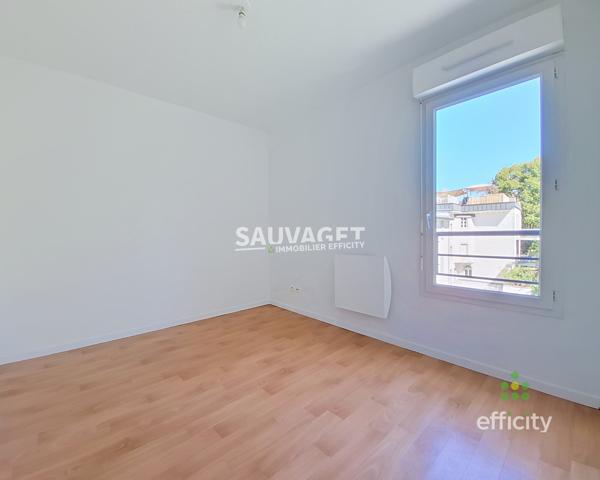 Appartement
         2 pièces
        - 44 m² Exclusivité 215 000 € *
