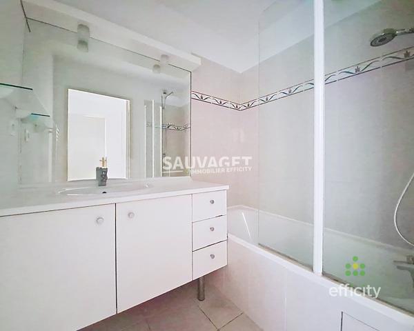 Appartement
         2 pièces
        - 44 m² Exclusivité 215 000 € *
