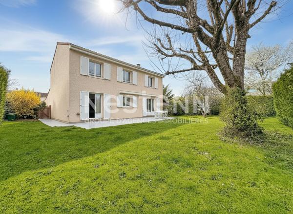 Maison Montigny Le Bretonneux 6 pièce(s) 4 chambres - 136 m2 / 161m² Utiles