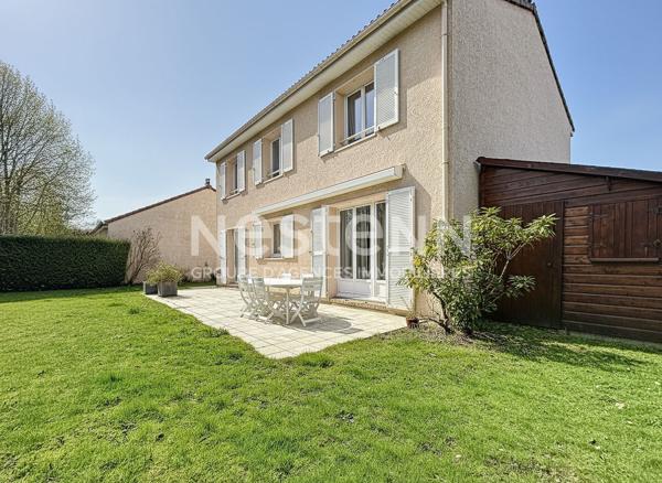 Maison Montigny Le Bretonneux 6 pièce(s) 4 chambres - 136 m2 / 161m² Utiles