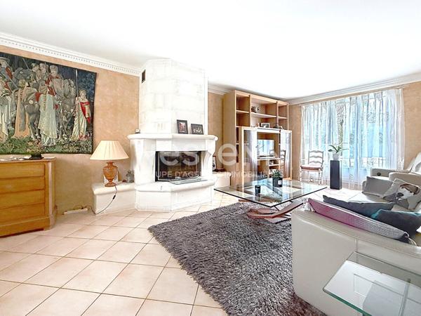 Maison Montigny Le Bretonneux 6 pièce(s) 4 chambres - 136 m2 / 161m² Utiles