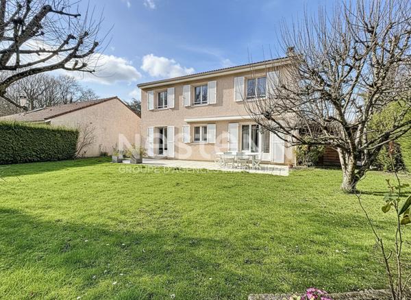 Maison Montigny Le Bretonneux 6 pièce(s) 4 chambres - 136 m2 / 161m² Utiles