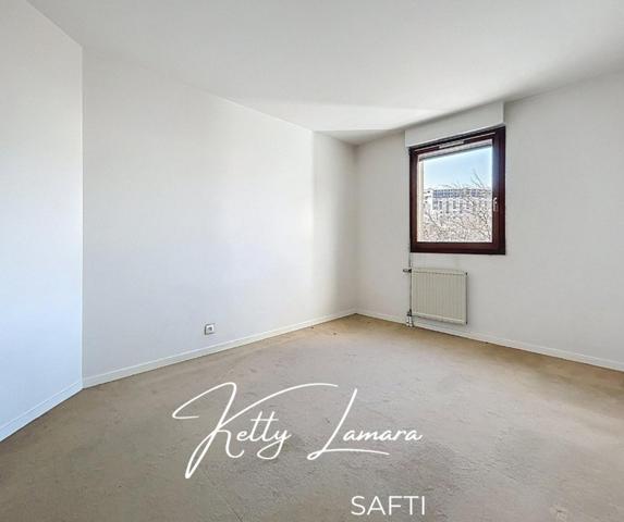 4 PIECES LUMINEUX - GARE A PIED