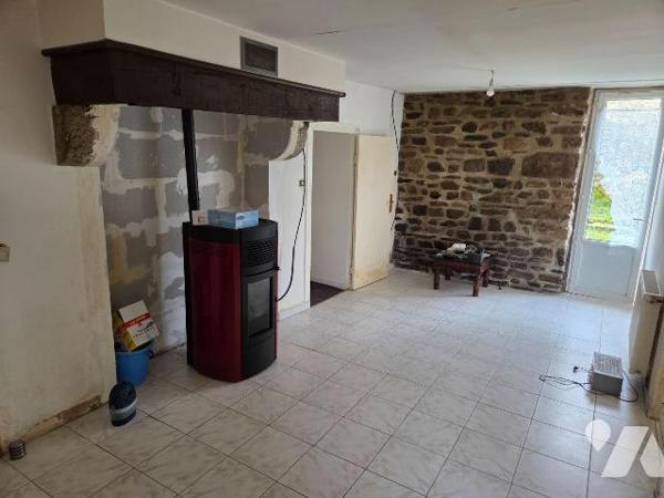 MARCILLE-LA-VILLE - en campagne, maison en pierres avec dépendances et terrain à finir de rénov...