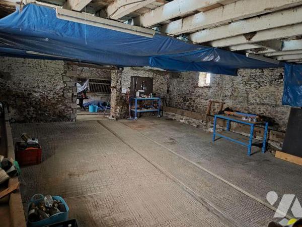 MARCILLE-LA-VILLE - en campagne, maison en pierres avec dépendances et terrain à finir de rénov...