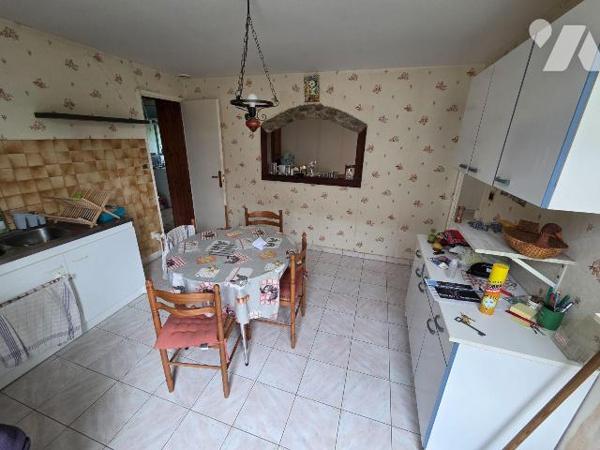 MARCILLE-LA-VILLE - en campagne, maison en pierres avec dépendances et terrain à finir de rénov...