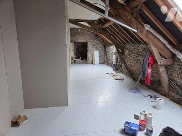 MARCILLE-LA-VILLE - en campagne, maison en pierres avec dépendances et terrain à finir de rénov...