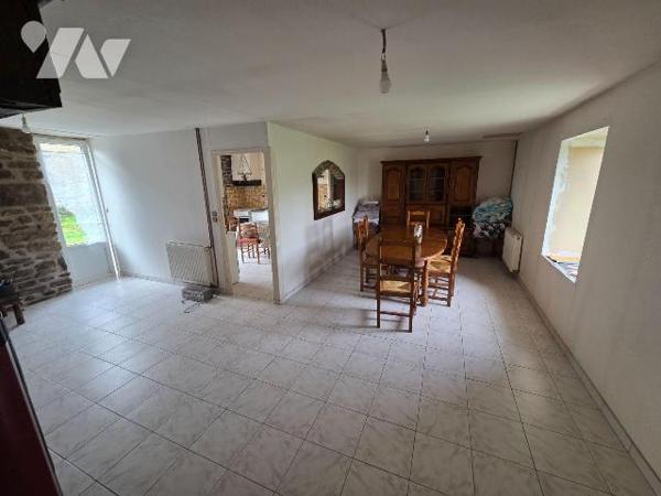 MARCILLE-LA-VILLE - en campagne, maison en pierres avec dépendances et terrain à finir de rénov...