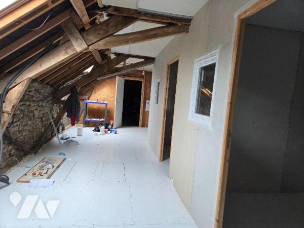 MARCILLE-LA-VILLE - en campagne, maison en pierres avec dépendances et terrain à finir de rénov...