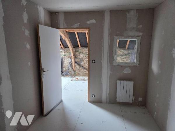 MARCILLE-LA-VILLE - en campagne, maison en pierres avec dépendances et terrain à finir de rénov...