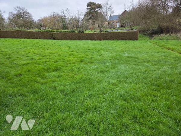 MARCILLE-LA-VILLE - en campagne, maison en pierres avec dépendances et terrain à finir de rénov...