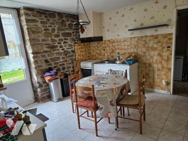 MARCILLE-LA-VILLE - en campagne, maison en pierres avec dépendances et terrain à finir de rénov...