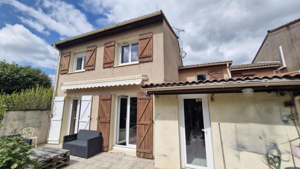 Maison Mitoyenne , 4 chambres ,jolie parcelle