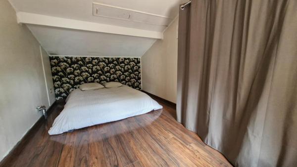 Maison Mitoyenne , 4 chambres ,jolie parcelle