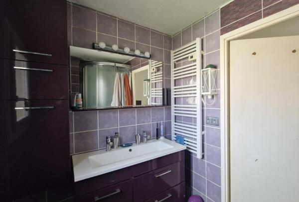 Maison Mitoyenne , 4 chambres ,jolie parcelle