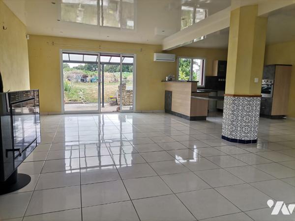 GEVEZE - Ancien manoir rénové, 203 m² hab. avec dépendances et terrain de 1637m² env.