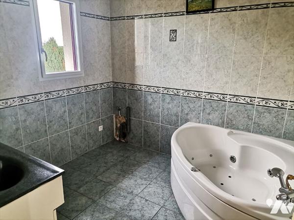 GEVEZE - Ancien manoir rénové, 203 m² hab. avec dépendances et terrain de 1637m² env.