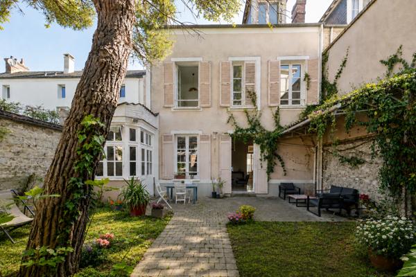 Maison bourgeoise de 200 m² habitables dans le centre historique d’Étampes