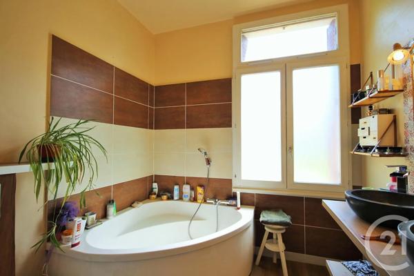 Appartement F5 à vendre  5 pièces - 118,68 m 2   RUMILLY  - 74