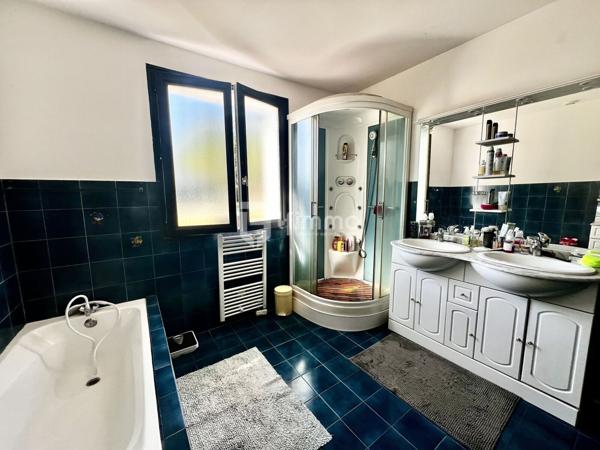 Maison à rénover au calme avec piscine - 24700 Montpon Ménesterol