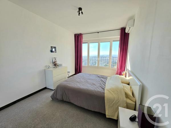 Appartement F3 à vendre  3 pièces - 68 m 2   MARSEILLE  - 13009