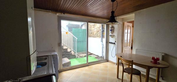 Appartement 2 pièces à rénover - 51m² - Rue Jean Bart à 100 mètres de la plage, la rue piétonne et les commerces , Concarneau