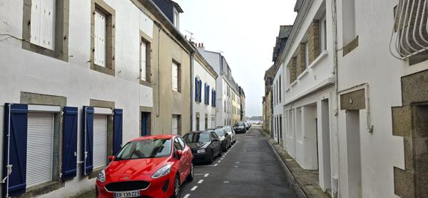 Appartement 2 pièces à rénover - 51m² - Rue Jean Bart à 100 mètres de la plage, la rue piétonne et les commerces , Concarneau
