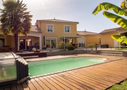 Maison - Proximite oloron-sainte-marie - Réf.:205371 PROXIMITE IMMEDIATE OLORON - VUE EXCEPTIONNELLE SUR LES PYRENEES POUR CETTE MAGNIFIQUE MAISON D'ARCHITECTE T4 AVEC JOLI PARC CLOTURE DE 2 728 M² -