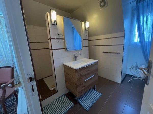 Maison - Proximite oloron-sainte-marie - Réf.:205371 PROXIMITE IMMEDIATE OLORON - VUE EXCEPTIONNELLE SUR LES PYRENEES POUR CETTE MAGNIFIQUE MAISON D'ARCHITECTE T4 AVEC JOLI PARC CLOTURE DE 2 728 M² -