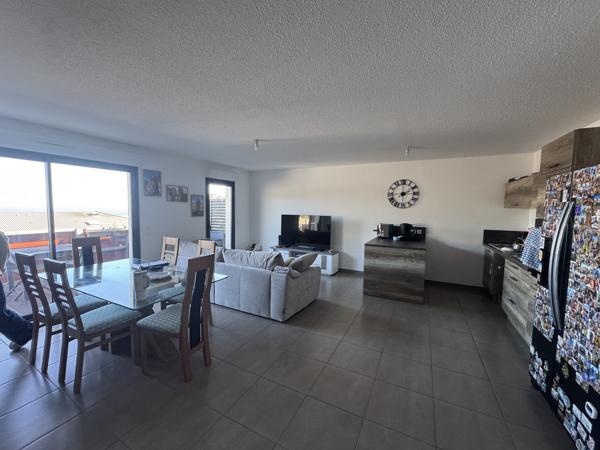 Appartement
         3 pièces
        - 70 m² 250 000 € *